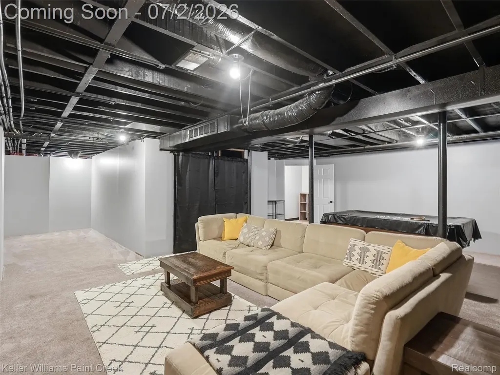 25689 Peppertree Lane Warren City MI 48091