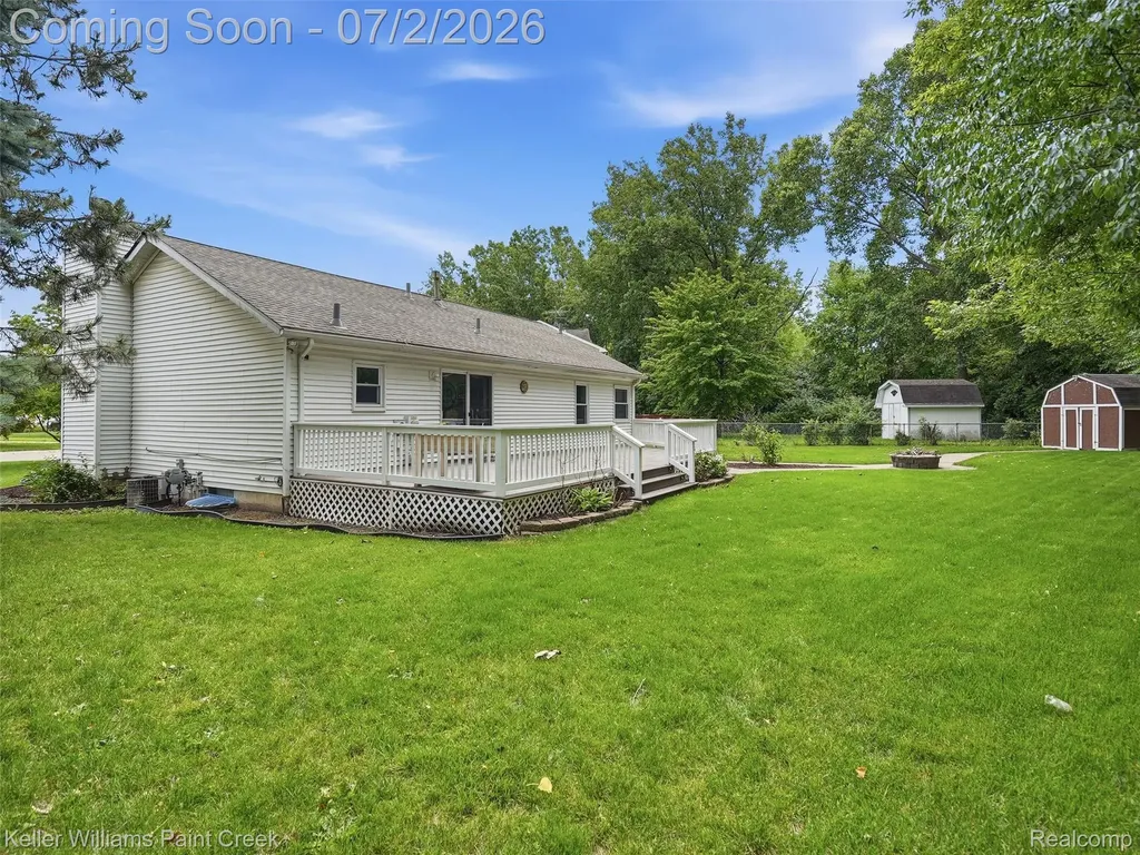 25689 Peppertree Lane Warren City MI 48091