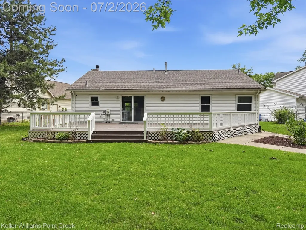 25689 Peppertree Lane Warren City MI 48091