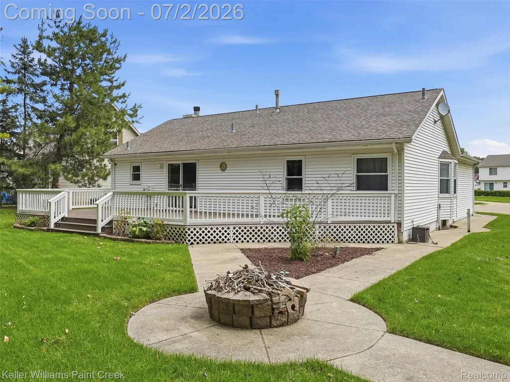 25689 Peppertree Lane Warren City MI 48091