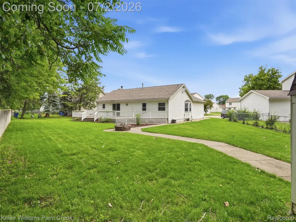 25689 Peppertree Lane Warren City MI 48091