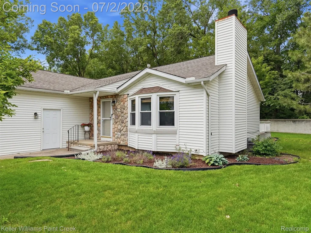 25689 Peppertree Lane Warren City MI 48091
