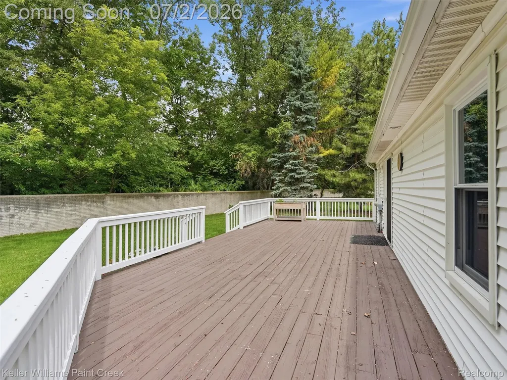 25689 Peppertree Lane Warren City MI 48091
