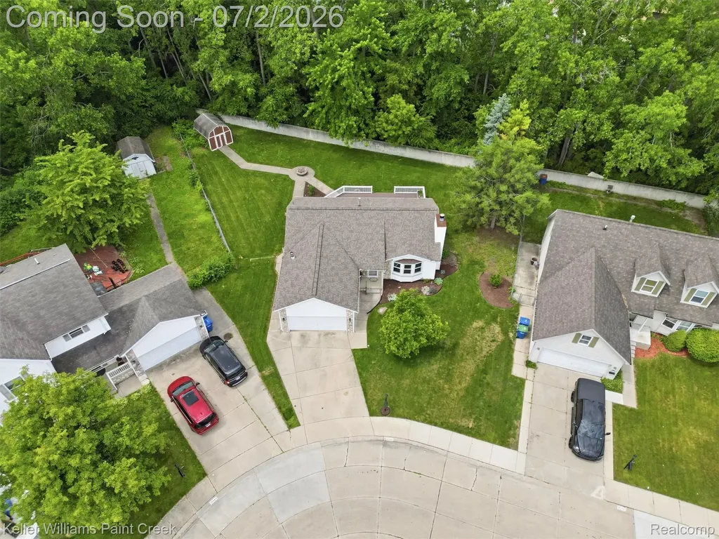 25689 Peppertree Lane Warren City MI 48091