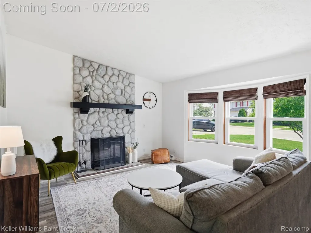 25689 Peppertree Lane Warren City MI 48091