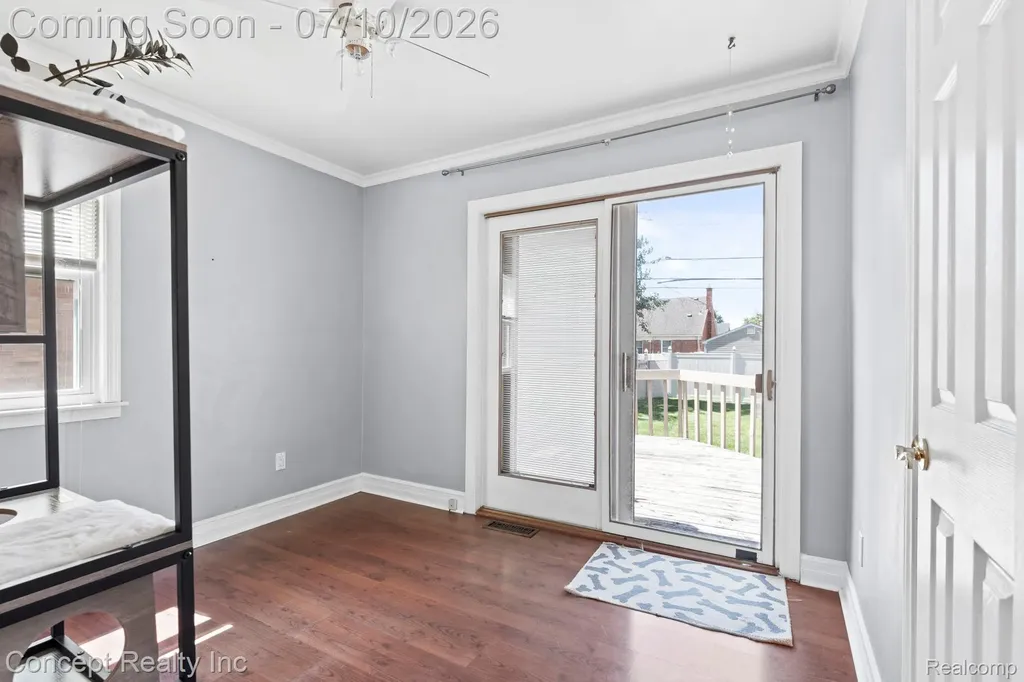 15651 Russell Avenue Allen Park City MI 48101