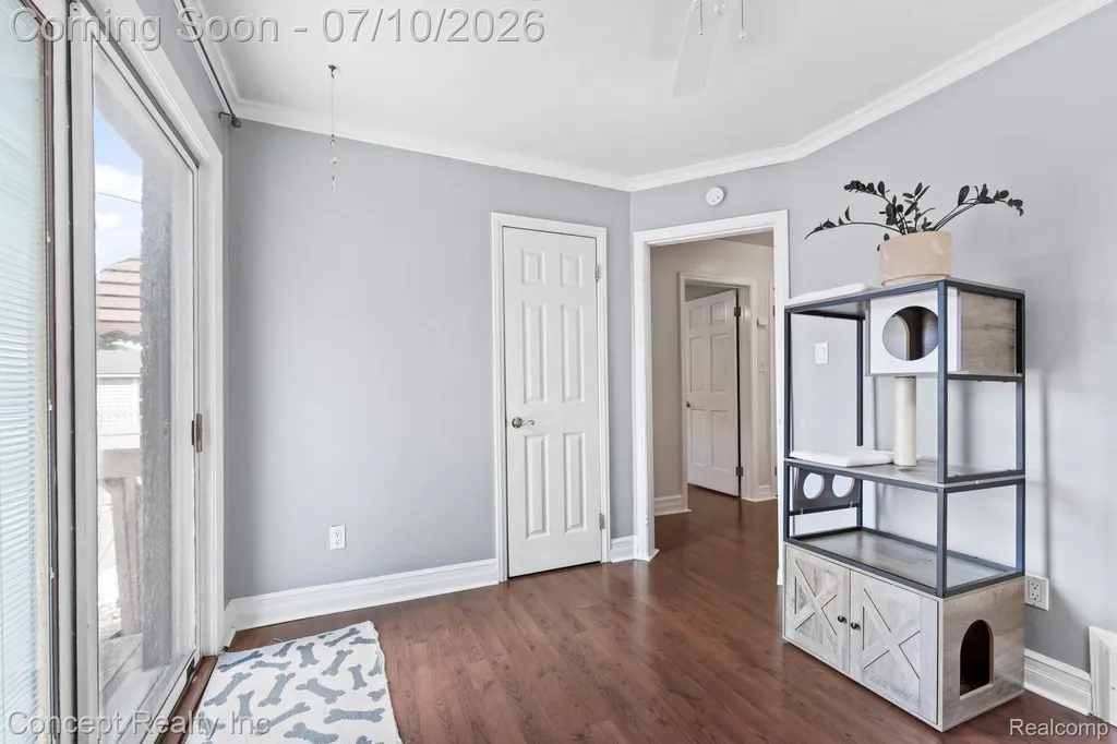 15651 Russell Avenue Allen Park City MI 48101