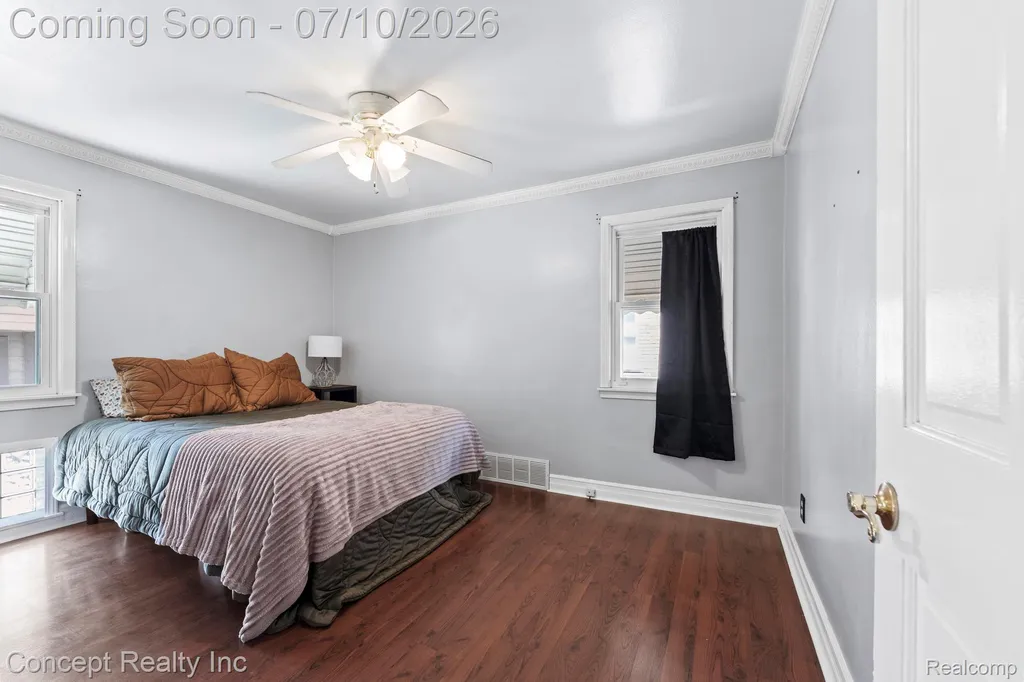 15651 Russell Avenue Allen Park City MI 48101