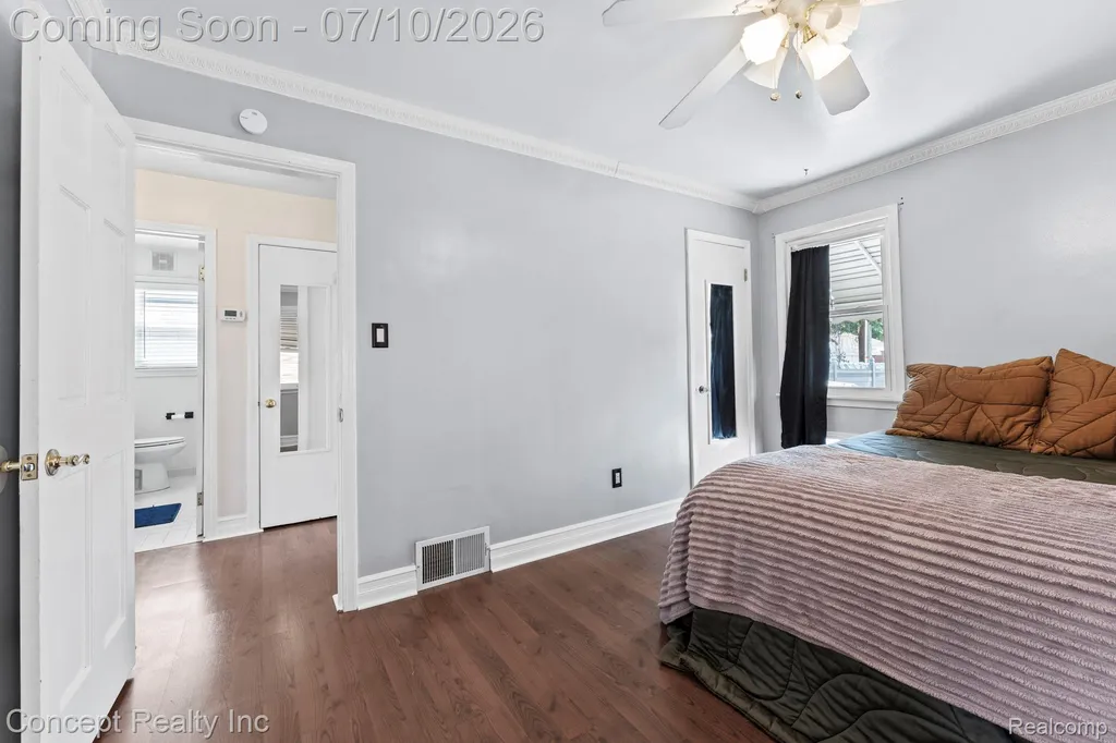 15651 Russell Avenue Allen Park City MI 48101