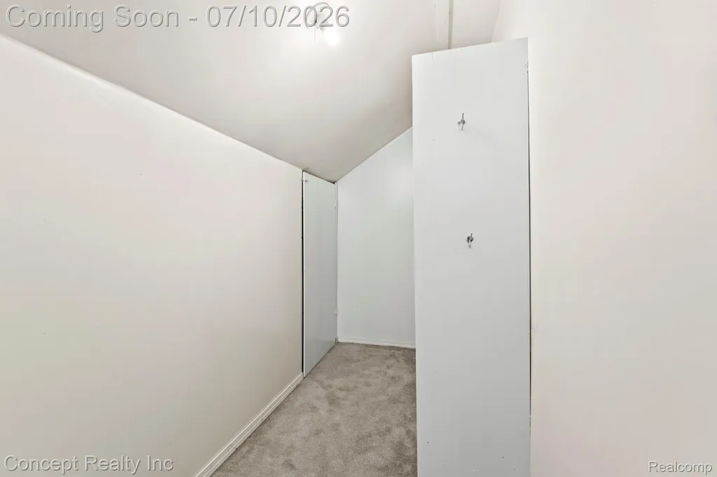 15651 Russell Avenue Allen Park City MI 48101