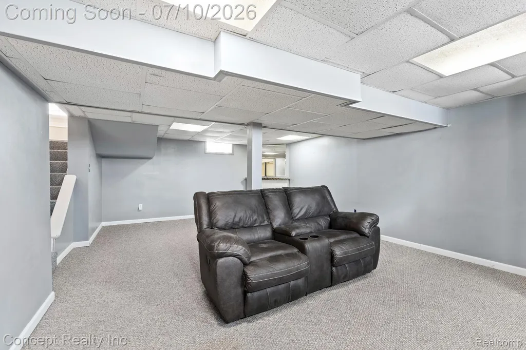 15651 Russell Avenue Allen Park City MI 48101