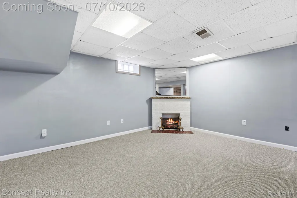 15651 Russell Avenue Allen Park City MI 48101