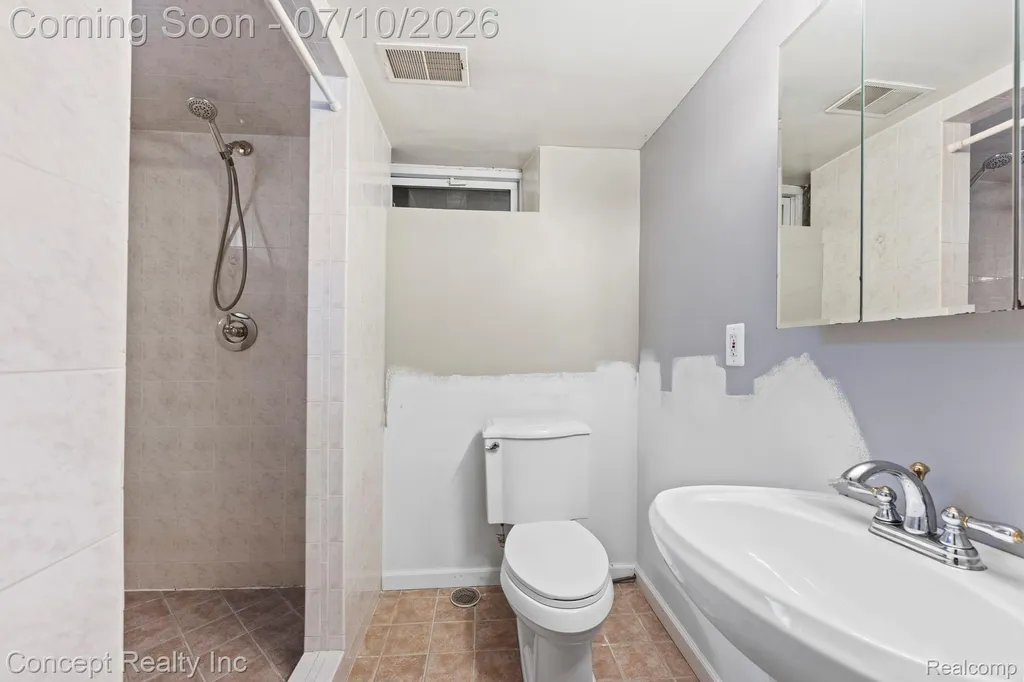 15651 Russell Avenue Allen Park City MI 48101