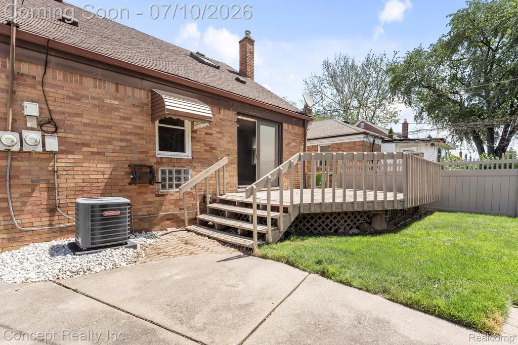 15651 Russell Avenue Allen Park City MI 48101