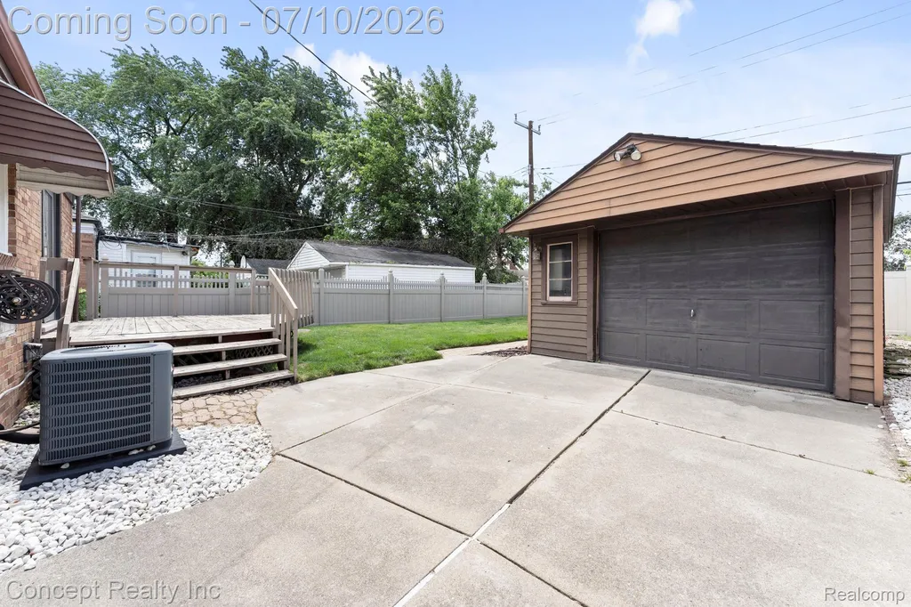 15651 Russell Avenue Allen Park City MI 48101