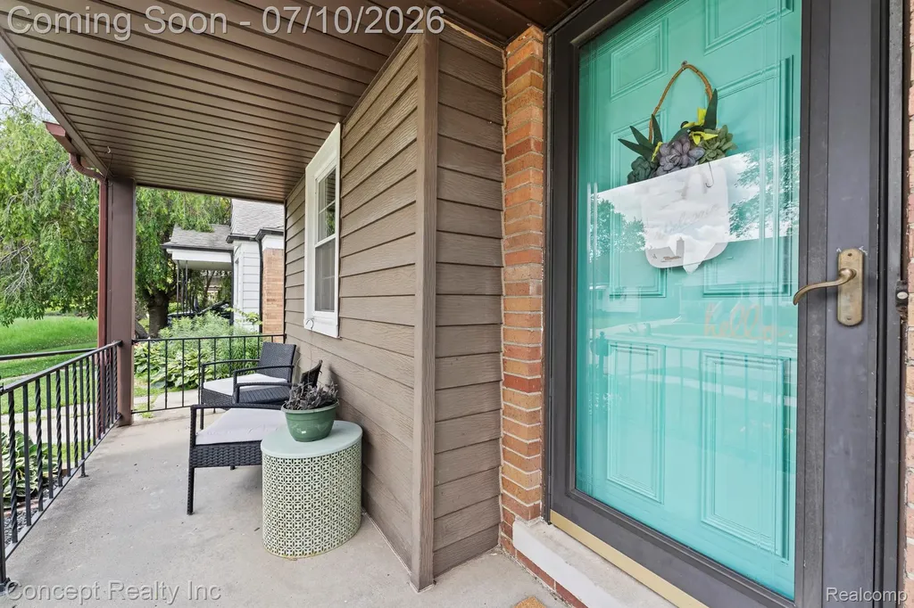 15651 Russell Avenue Allen Park City MI 48101