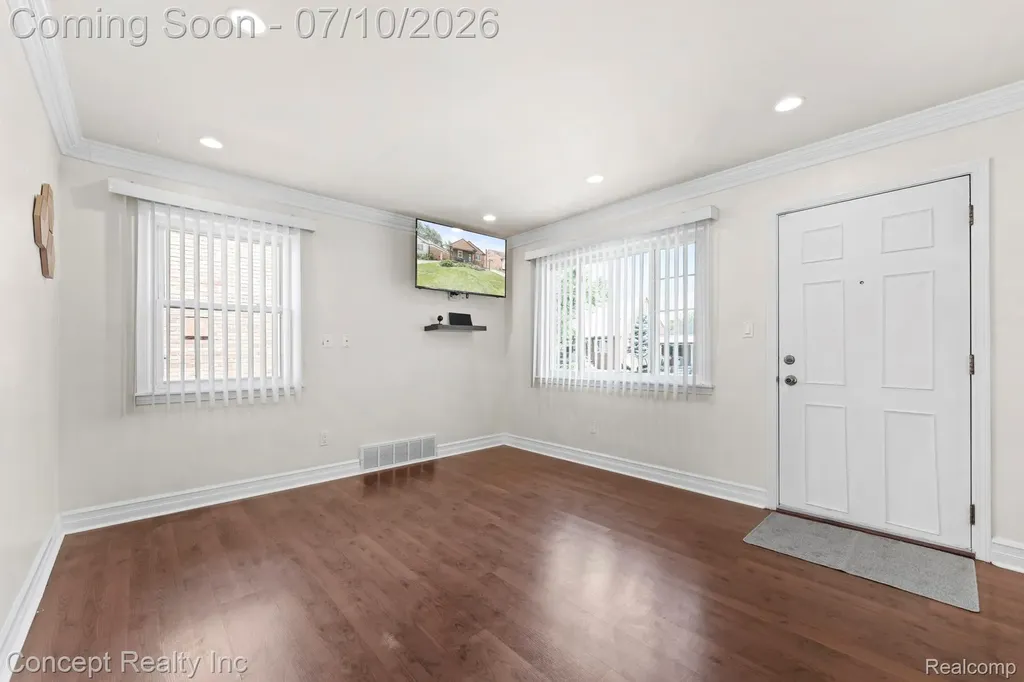 15651 Russell Avenue Allen Park City MI 48101