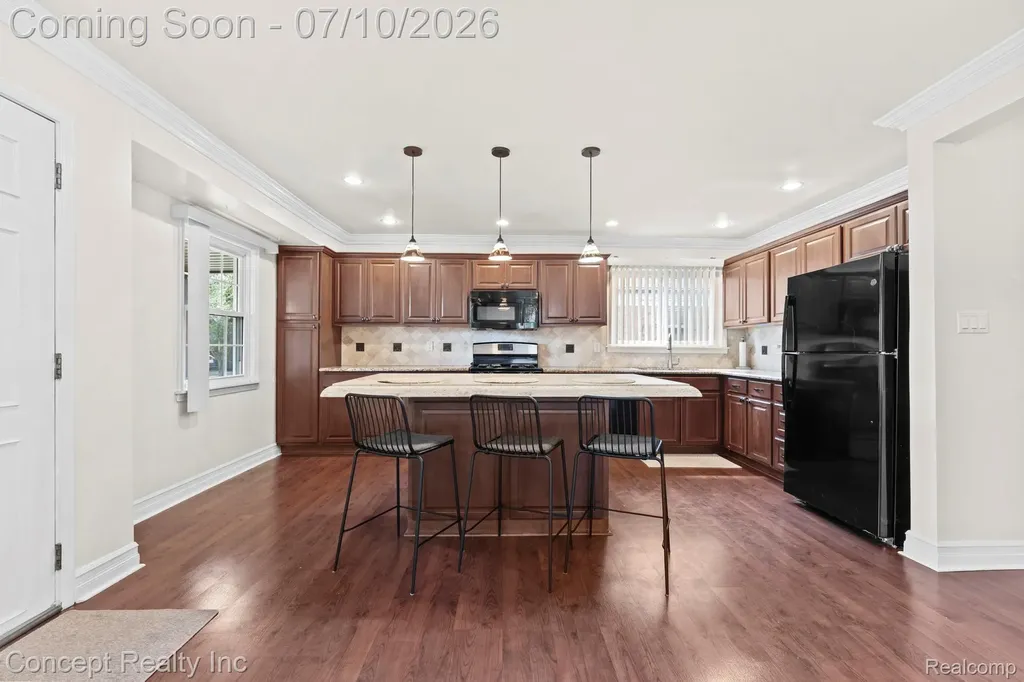 15651 Russell Avenue Allen Park City MI 48101