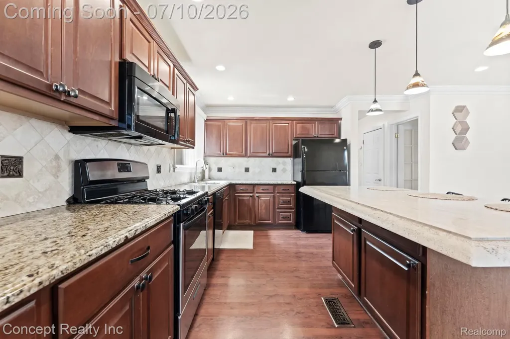 15651 Russell Avenue Allen Park City MI 48101