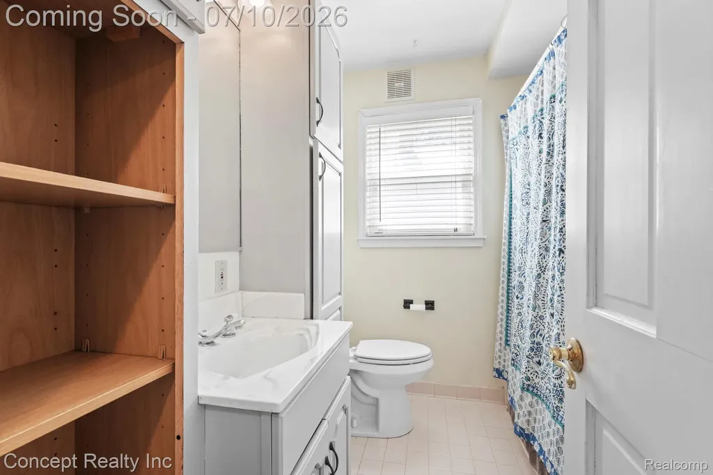 15651 Russell Avenue Allen Park City MI 48101