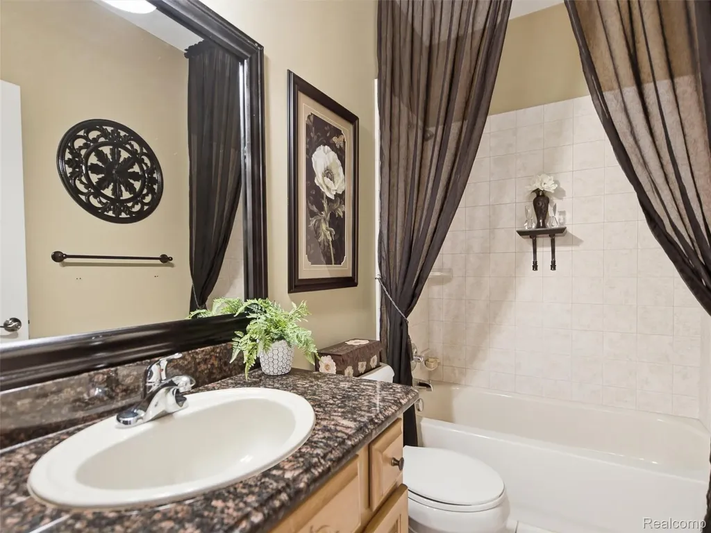 2633 Ridgecrest Drive Shelby Charter Township MI 48316