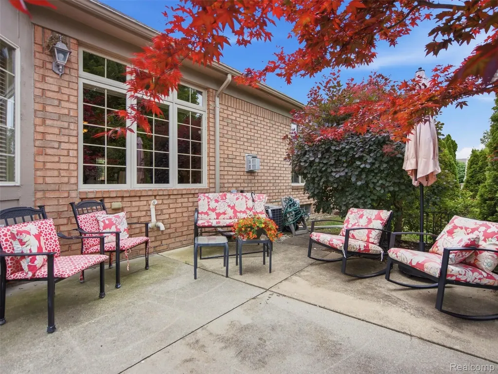 2633 Ridgecrest Drive Shelby Charter Township MI 48316
