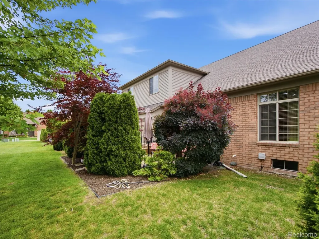 2633 Ridgecrest Drive Shelby Charter Township MI 48316