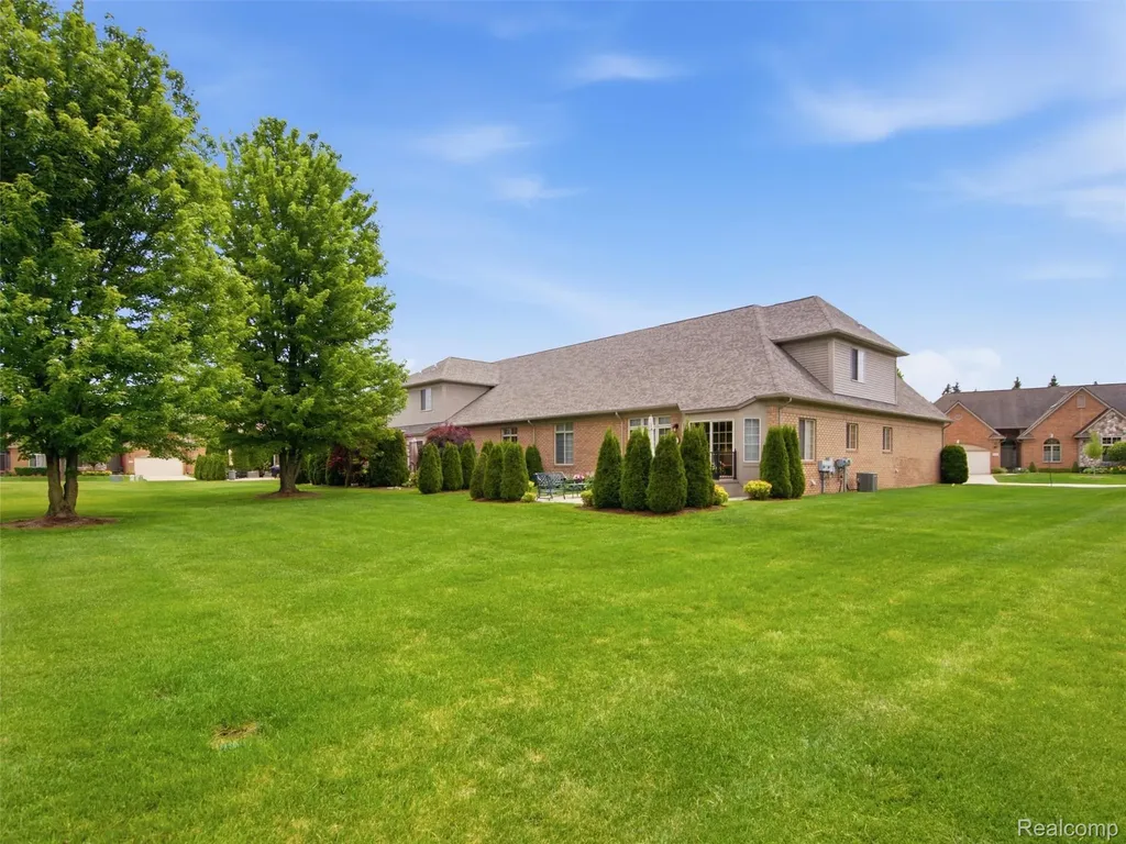 2633 Ridgecrest Drive Shelby Charter Township MI 48316