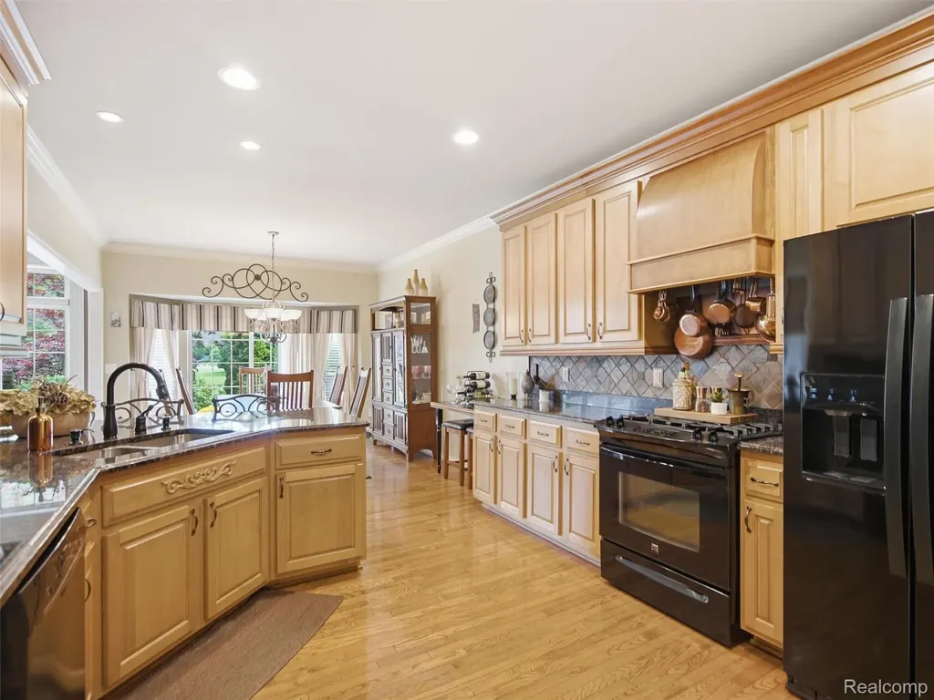 2633 Ridgecrest Drive Shelby Charter Township MI 48316