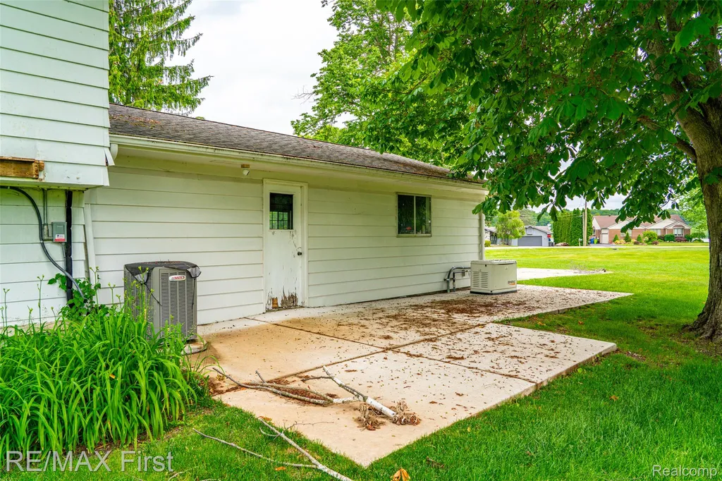 7436 Oak Bay Drive White Lake Charter Township MI 48383