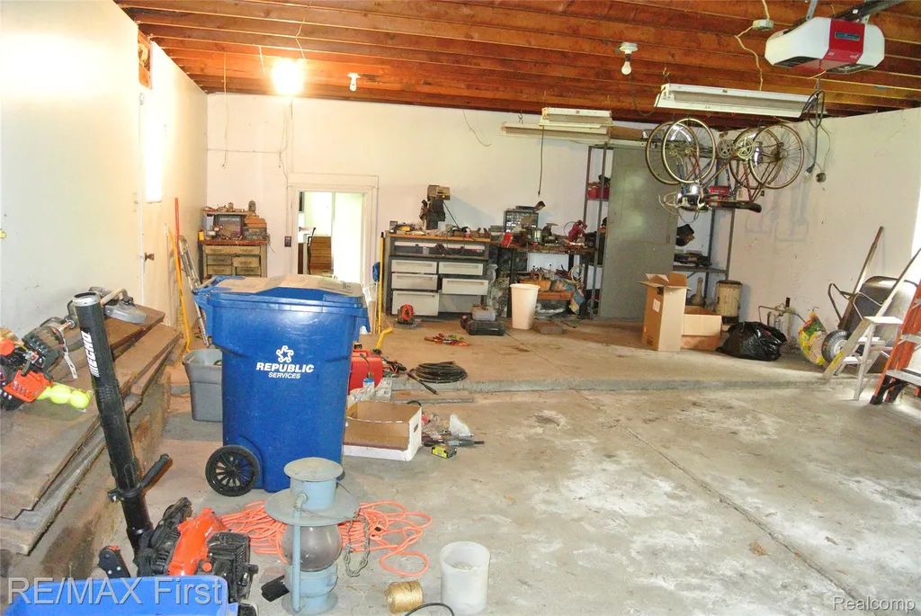 7436 Oak Bay Drive White Lake Charter Township MI 48383
