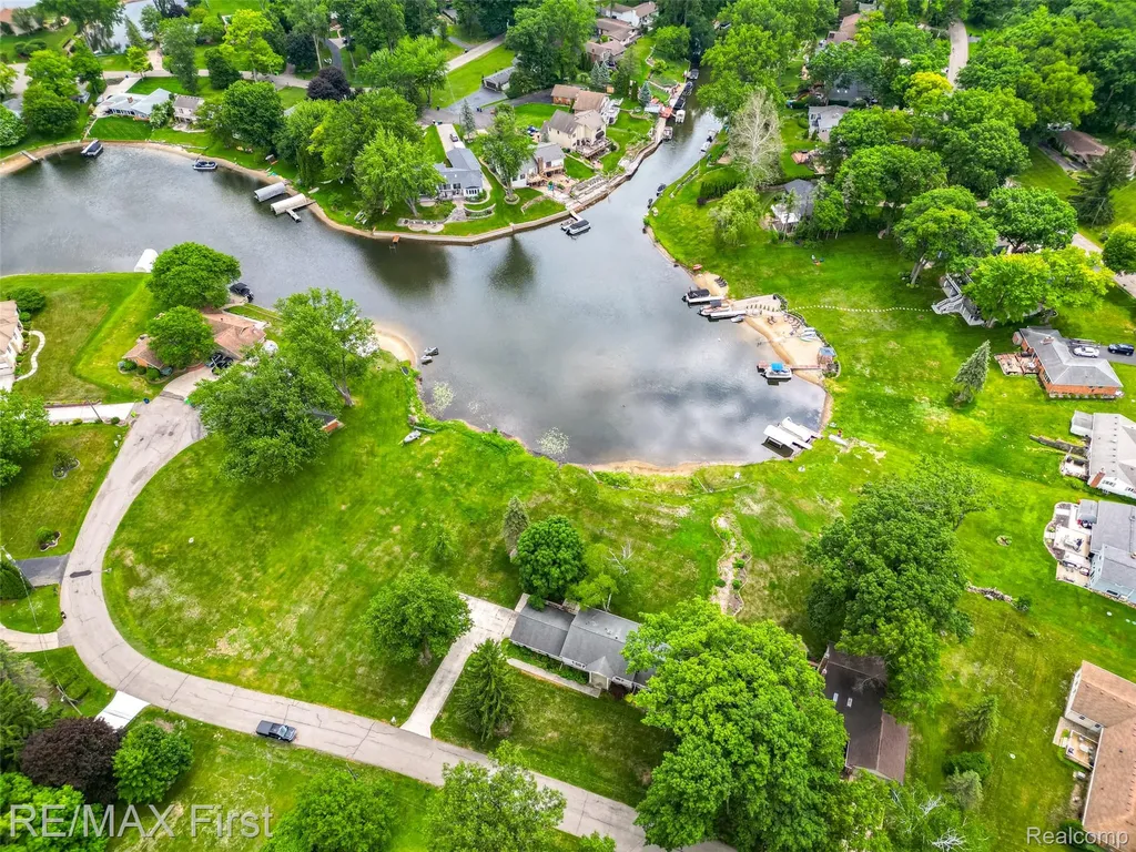7436 Oak Bay Drive White Lake Charter Township MI 48383