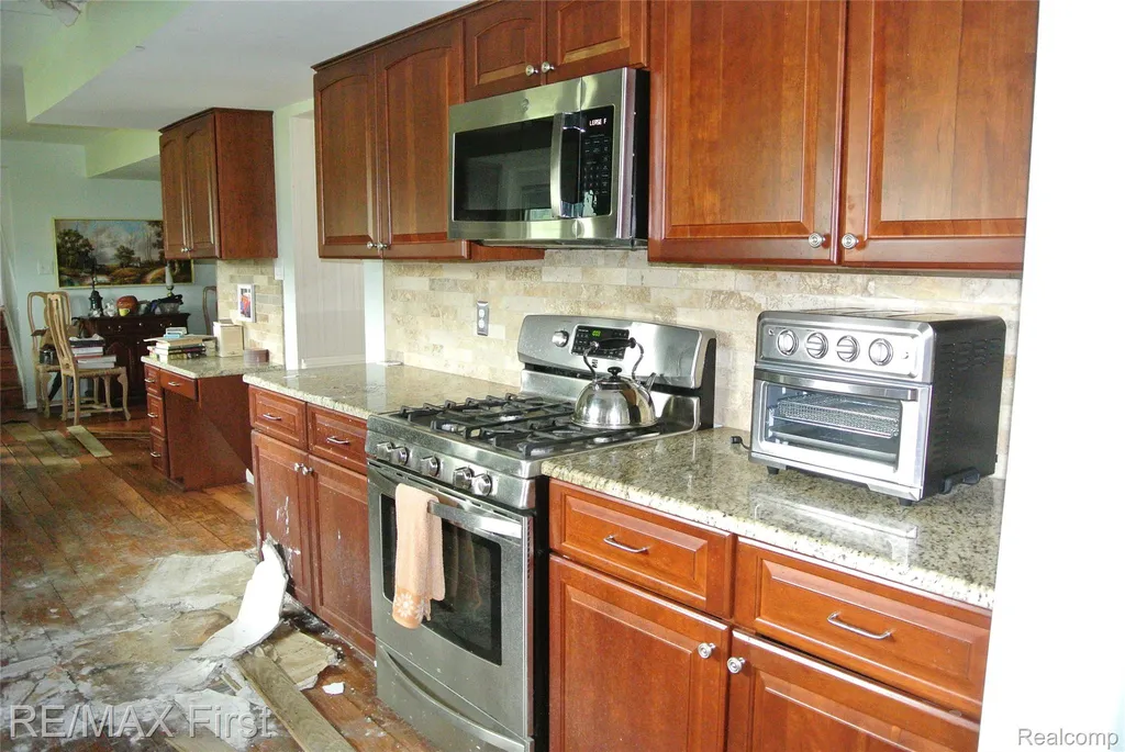 7436 Oak Bay Drive White Lake Charter Township MI 48383