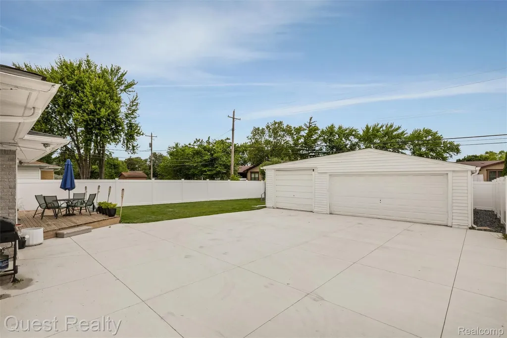 2103 Garry Drive Troy City MI 48083