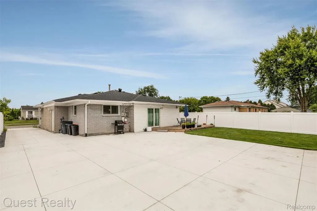 2103 Garry Drive Troy City MI 48083