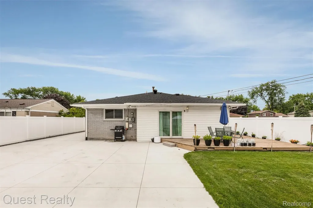 2103 Garry Drive Troy City MI 48083