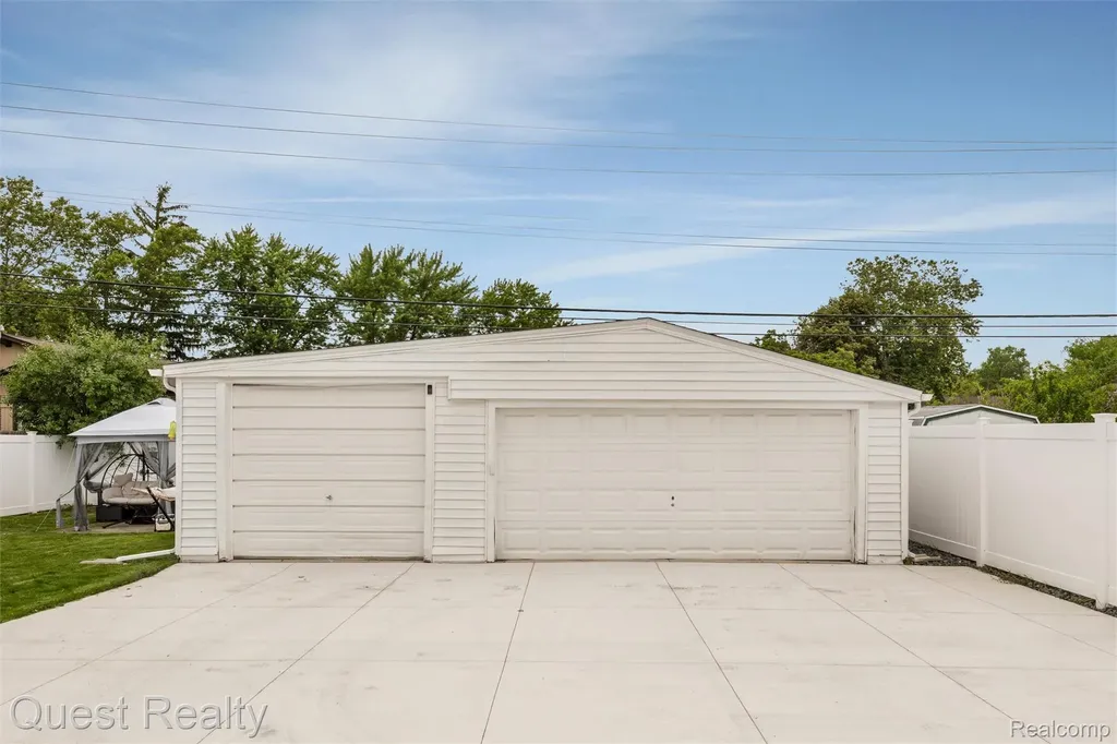 2103 Garry Drive Troy City MI 48083