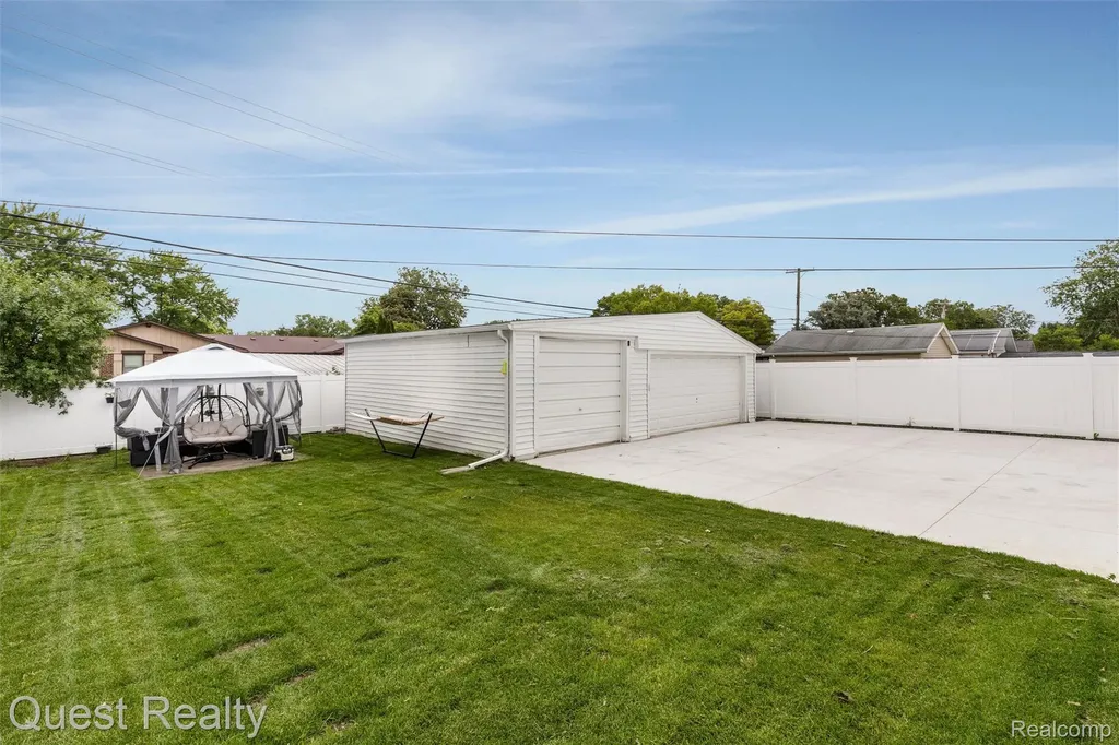 2103 Garry Drive Troy City MI 48083