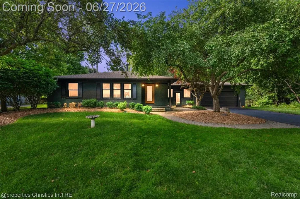 27331 Gardenway Road Franklin Village MI 48025