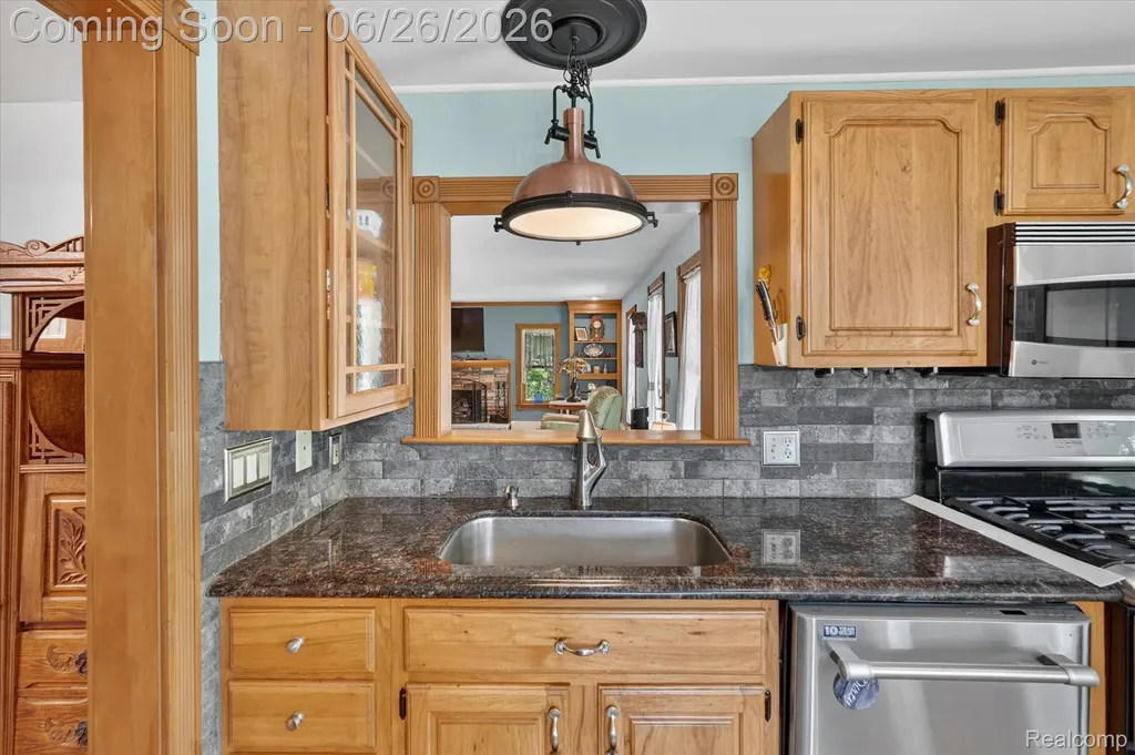 31620 W 11 Mile Road Farmington Hills City MI 48336