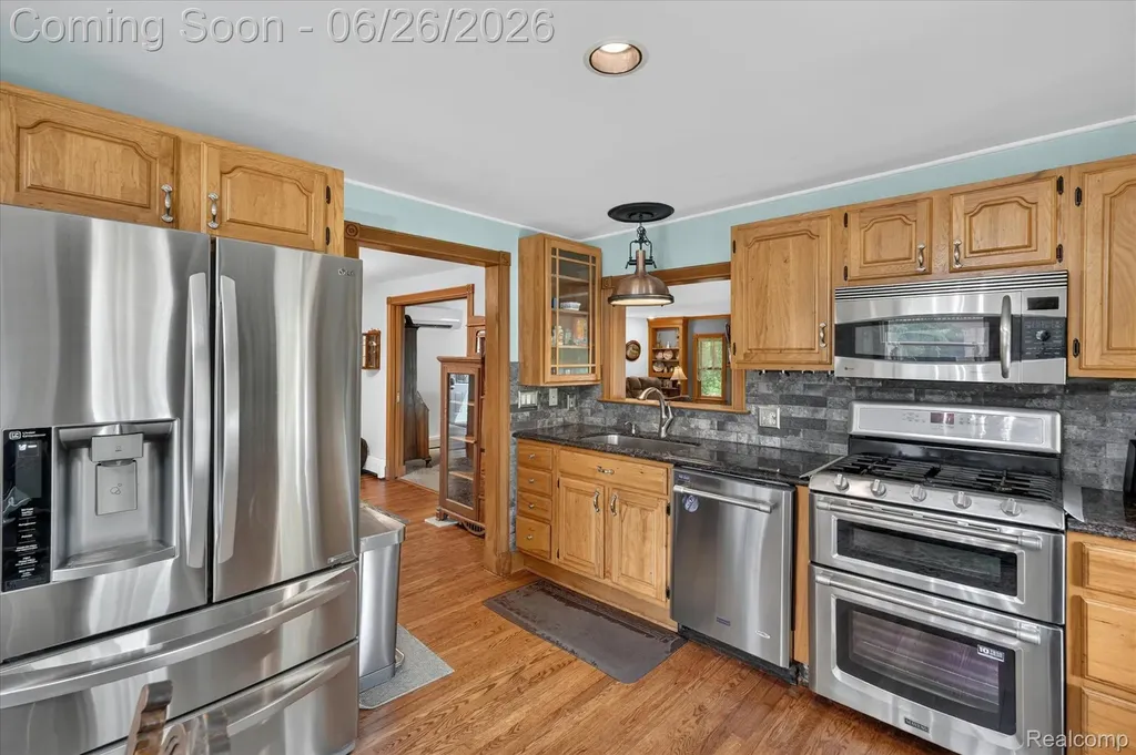 31620 W 11 Mile Road Farmington Hills City MI 48336