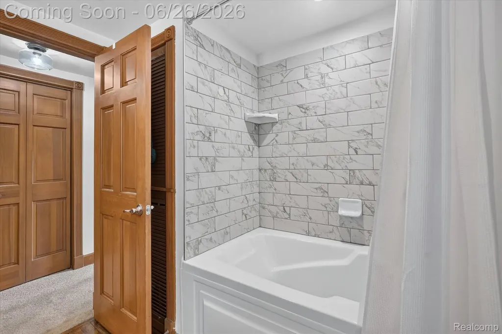 31620 W 11 Mile Road Farmington Hills City MI 48336