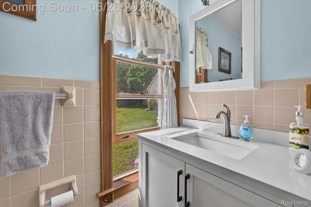 31620 W 11 Mile Road Farmington Hills City MI 48336