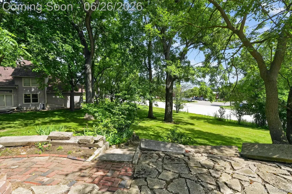 31620 W 11 Mile Road Farmington Hills City MI 48336