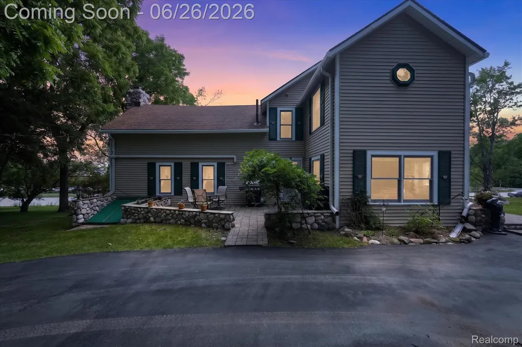 31620 W 11 Mile Road Farmington Hills City MI 48336