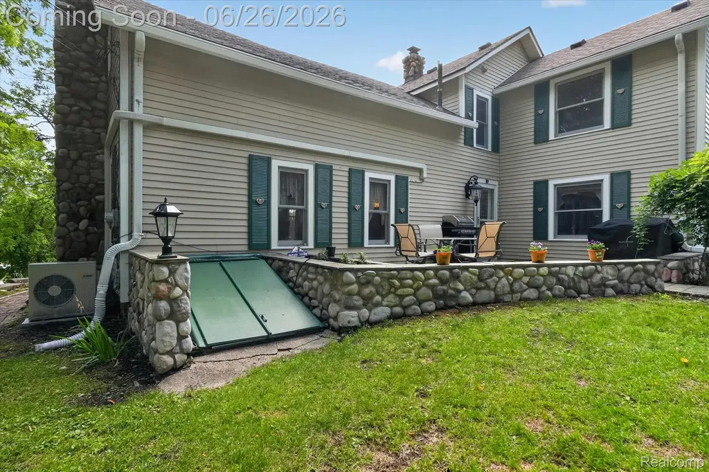 31620 W 11 Mile Road Farmington Hills City MI 48336