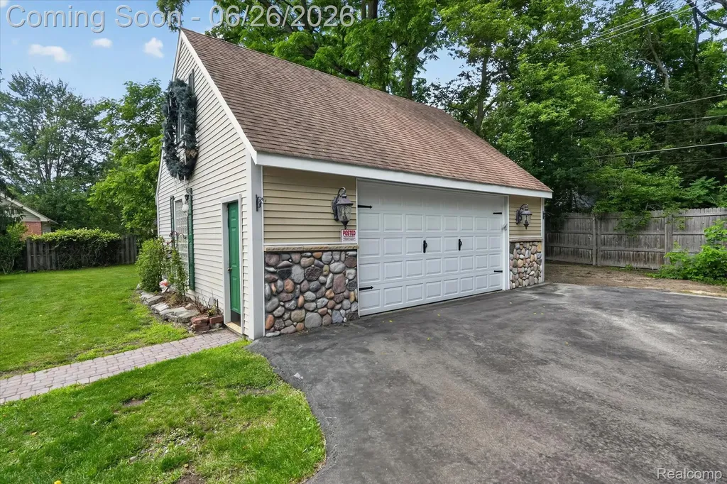 31620 W 11 Mile Road Farmington Hills City MI 48336