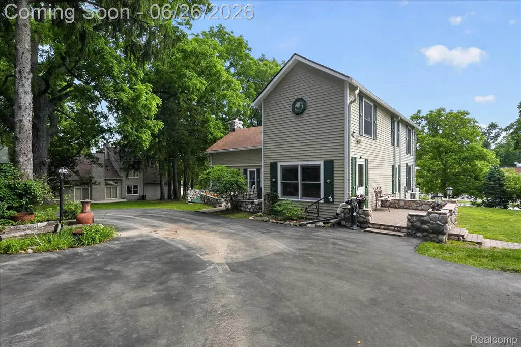 31620 W 11 Mile Road Farmington Hills City MI 48336