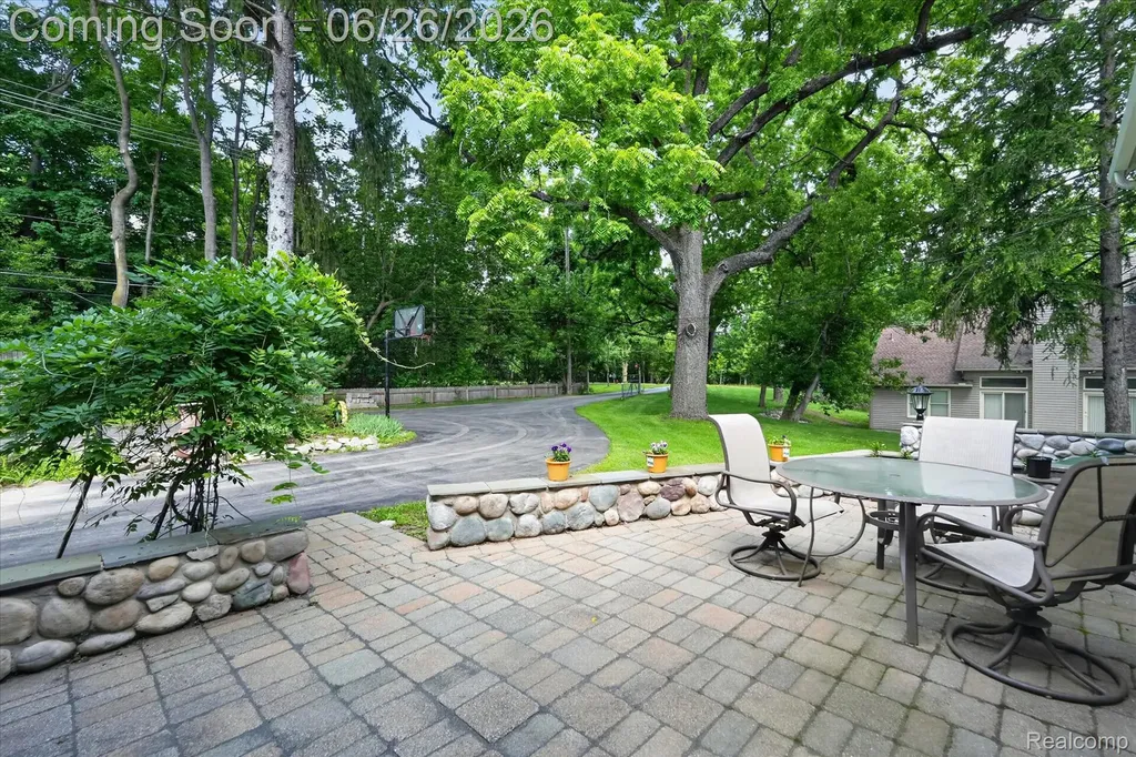 31620 W 11 Mile Road Farmington Hills City MI 48336