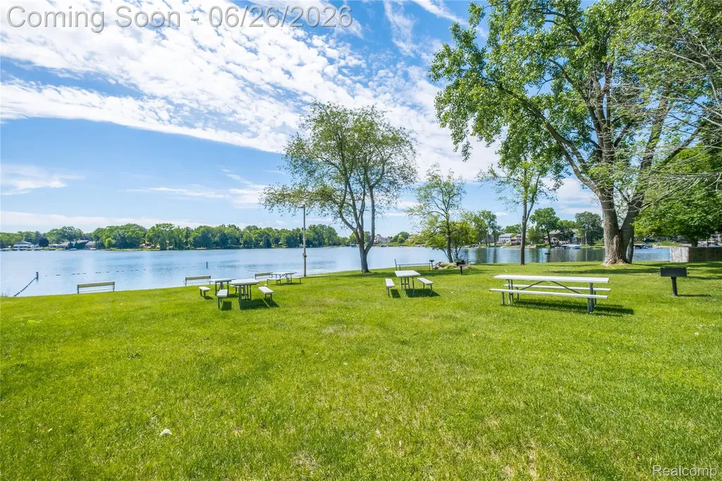 3706 Lido Drive Highland Charter Township MI 48356